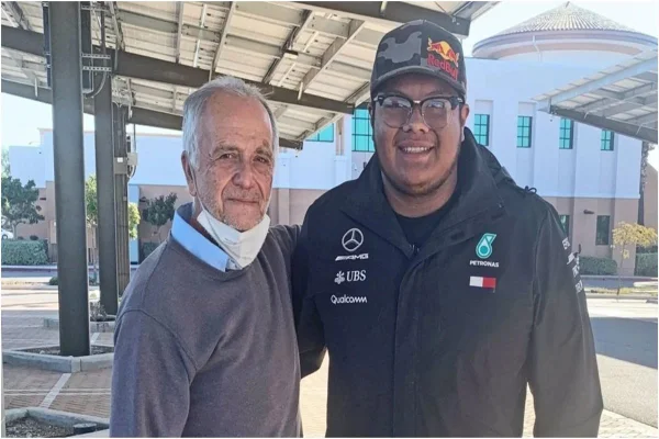 Aluno arrecada R$ 152 mil para ex-professor morando em carro