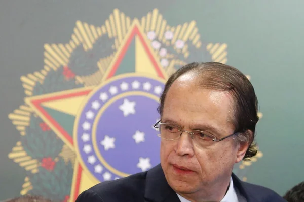 Ministro do Trabalho suspende procedimentos sobre registro sindical