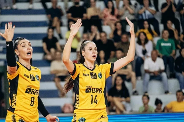 Imagen colorida mostra atleta do Brasília Vôlei