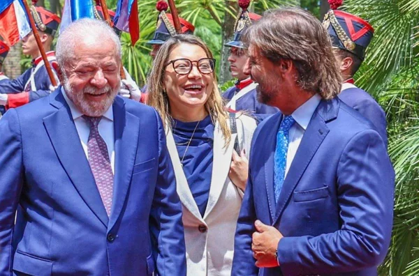 Lula defende, no Uruguai, renovar Mercosul e acordo do bloco com China