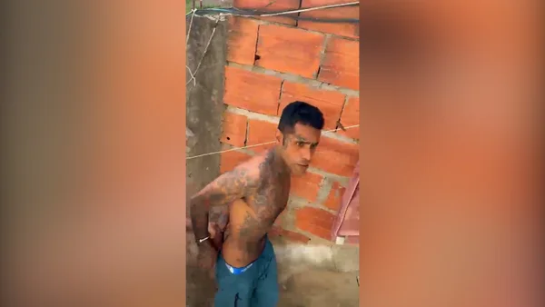 Foto colorida de homem suspeito de ter sido contratado para matar homem após esposa traída descobrir caso extraconjugal.