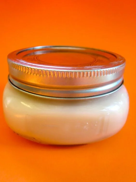<b>Desodorante caseiro:</b> é comum suar mais quando as temperaturas vão subindo – um clássico no verão. Com todos preocupados em se manterem secos e cheirosos, a opção agora é pela versão natural do cosmético. Em um ano, o número de pins aumentou 116% <b>Desodorante caseiro:</b> é comum suar mais quando as temperaturas vão subindo – um clássico no verão. Com todos preocupados em se manterem secos e cheirosos, a opção agora é pela versão natural do cosmético. Em um ano, o número de pins aumentou 116%