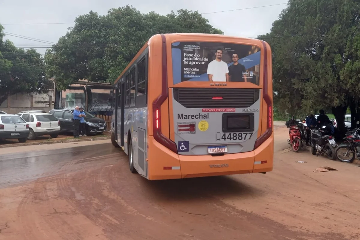 Justiça impede saída de 90 ônibus da Marechal de garagem no DF Justiça impede saída de 90 ônibus da Marechal de garagem no DF