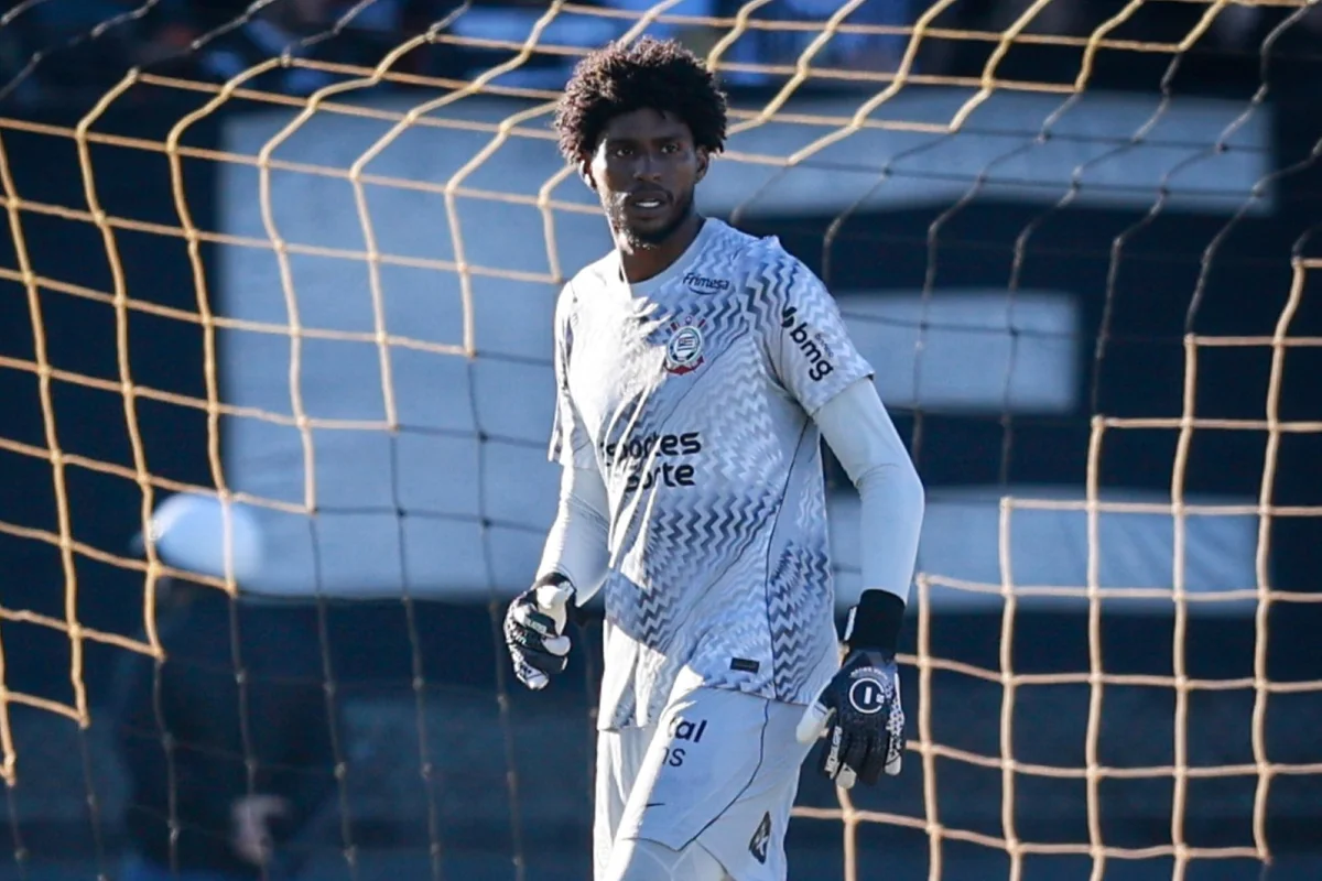 Hugo Souza esteve em campo durante amistoso entre Cascavel e Corinthians. Hugo Souza esteve em campo durante amistoso entre Cascavel e Corinthians.