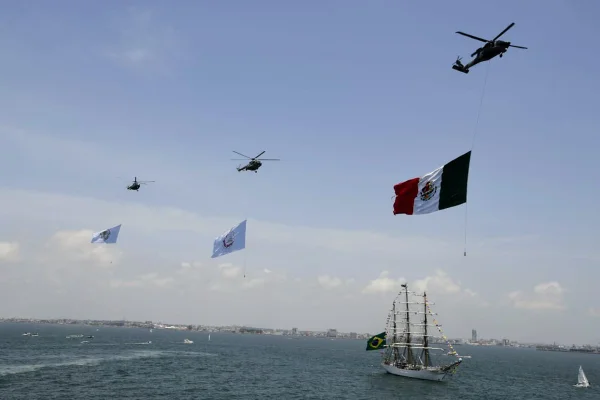 Helicóptero da Marinha do México cai e deixa 14 mortos