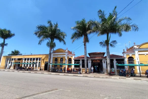 Imagem colorida de mercado municipal de Tatuí