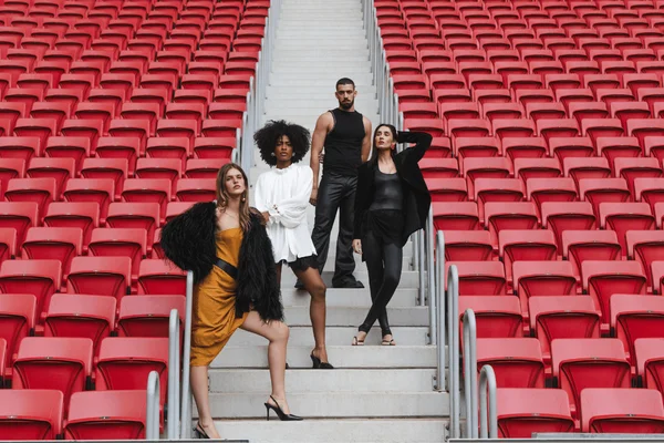 foto com cor. editorial de moda metrópoles catwalk - metrópoles