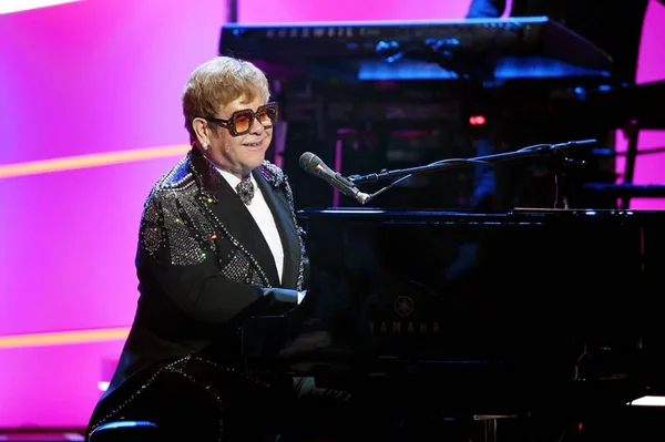 Elton John vai cantar no casamento de Harry e Meghan, afirma site