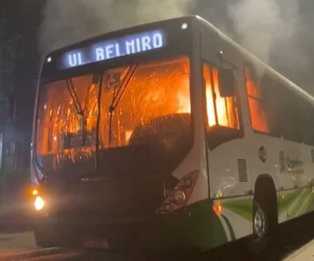 ônibus incendiado em Santos