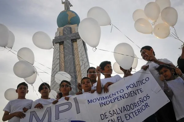 EUA: 250 mil salvadorenhos tem o visto temporário cancelado
