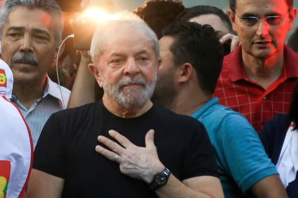 Lula pode ser candidato se STF acatar ação da defesa, diz criminalista