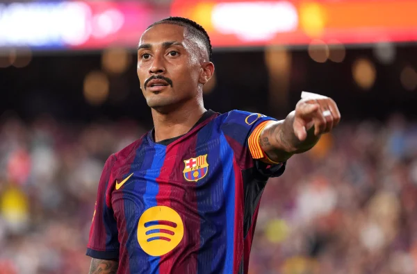 Barcelona: Raphinha estreia como capitão e marca contra o Al-Ahly