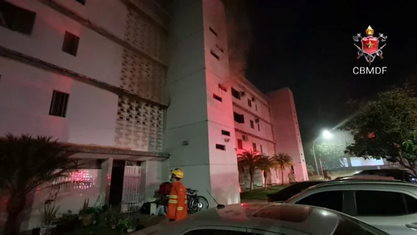 Incêndio atinge apartamento na Asa Sul e morador é levado ao hospital - destaque galeria