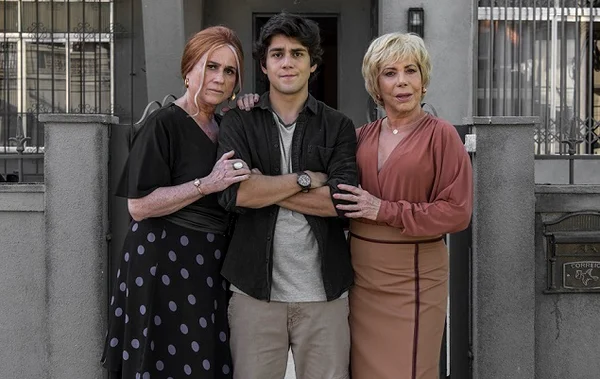 Yolanda (Vera Holtz), Roblou (Daniel Rangel) e Turandot (Arlete Salles) em Eu, a Vó e a Boi