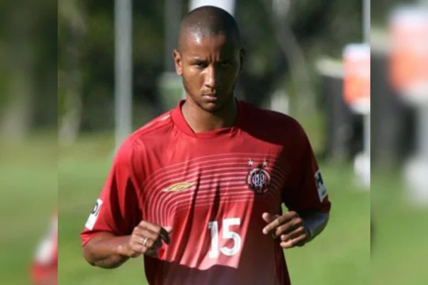 Imagem colorida de ex-jogador do Palmeiras - Metrópoles