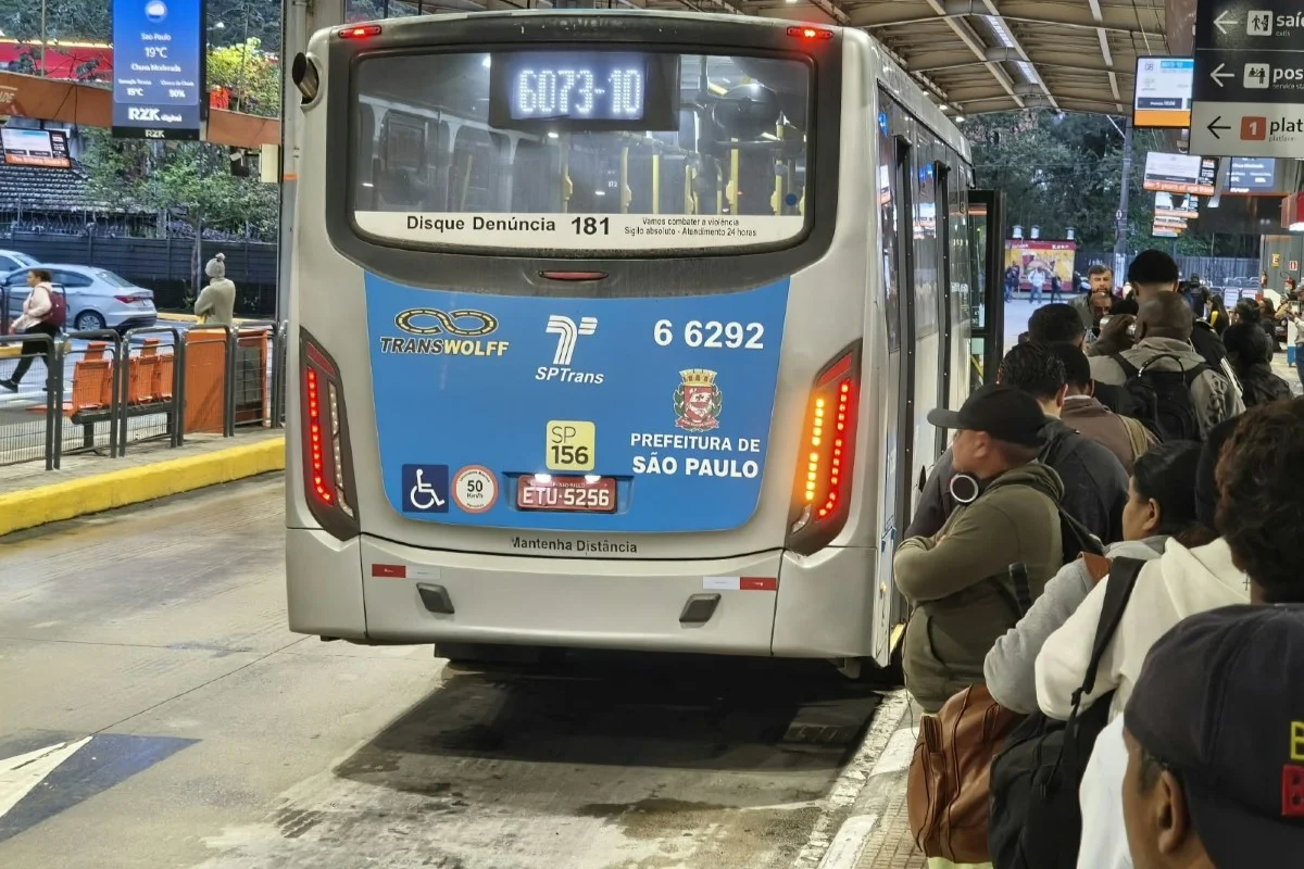 Ônibus na zona sul de São Paulo Ônibus na zona sul de São Paulo