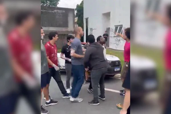 Unicamp tem tumulto após ação do MBL para remover pinturas no campus