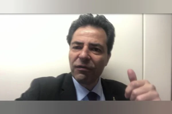 Adolfo Sachsida, ministro de Minas e Energia pede voto em Bolsonaro a pessoas do setor