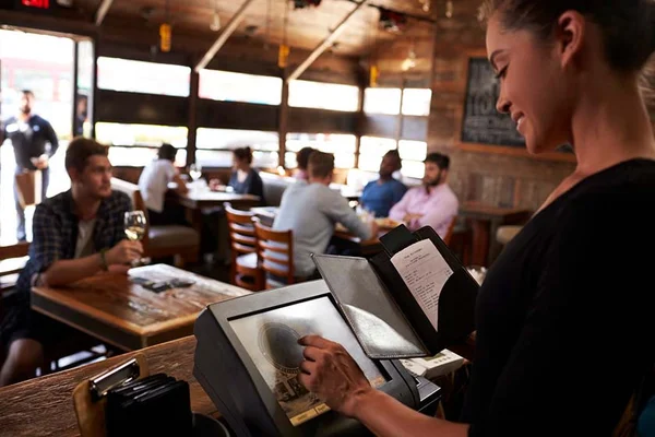 Restaurante Parmeggio abre 15 vagas imediatas de emprego no DF