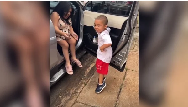 Pequena Lô encontra irmão