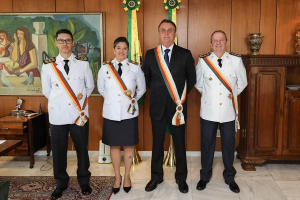 Bolsonaro recebe a mais alta honraria da PM do Distrito Federal