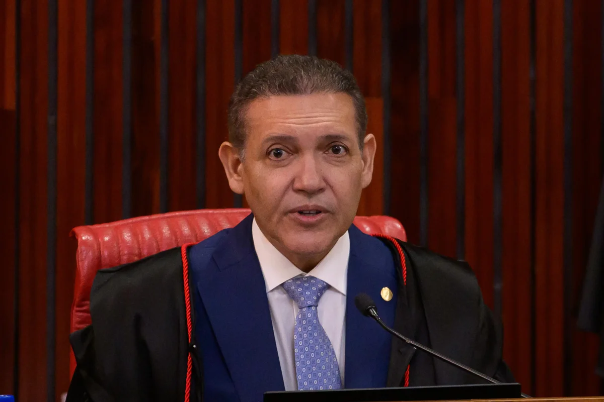 TSE nega pedido de Flávio Bolsonaro e mantém propaganda de Lula no ar