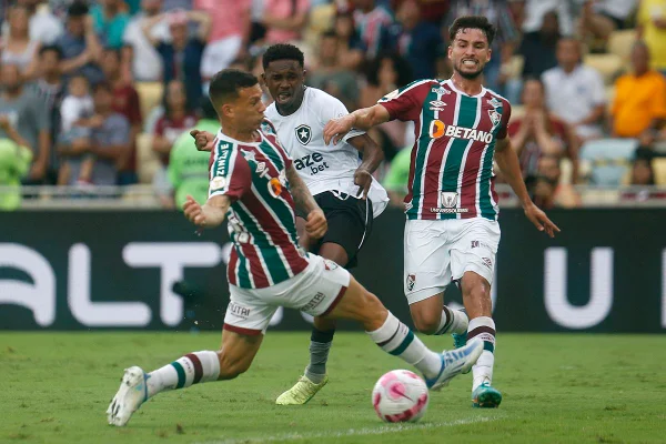Fluminense sai perdendo, recupera e empata com Botafogo no Maracanã