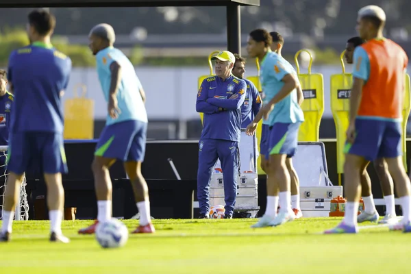 Foto colorida de Carlo Ancelotti, durante treino da Seleção Brasileira - Metrópoles