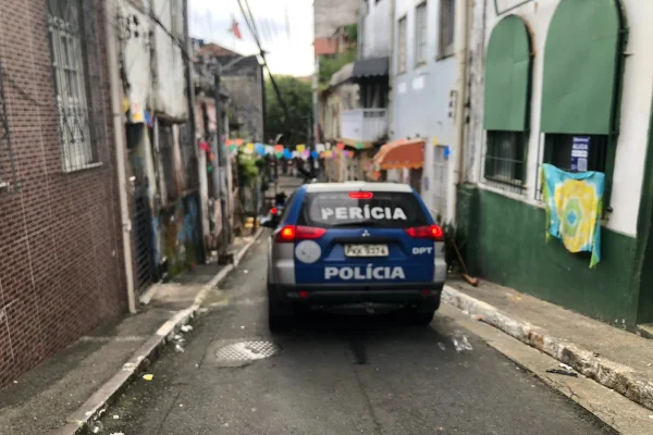 Imagem colorida, viatura de polícia - Metrópoles