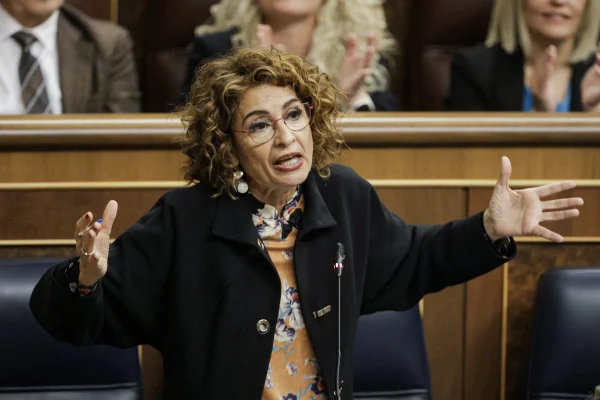 Imagem colorida da ministra Maria Jesús Montero - Metrópoles