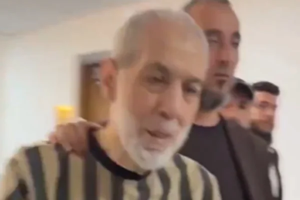 Ahmad Badreddin Hassoun, líder religioso do governo do ex-presidente sírio Bashar al-Assad, foi condenado à prisão perpétua - Metrópoles