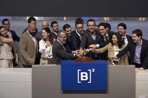 Imagem de leilão realizado na sede da Bolsa de Valores do Brasil, em São Paulo - Metrópoles