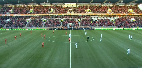 Duelo entre Paris Saint-Germain e Lorient é marcado por homenagens antes do jogo