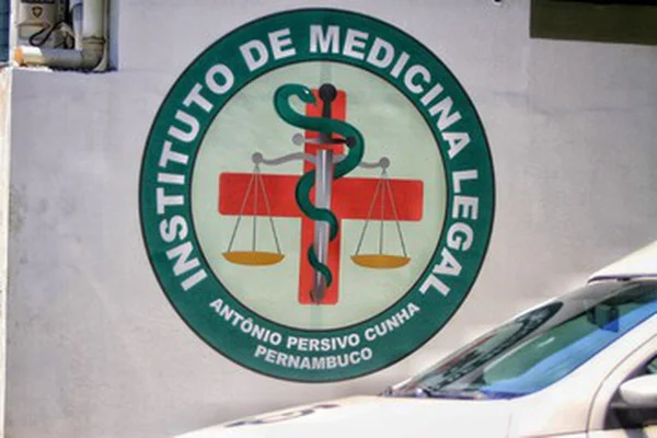 Imagem colorida, logo do Instituto Médico Legal de Pernambuco - Metrópoles