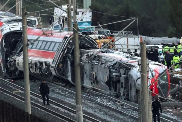 Trem acidentado - Metrópoles
