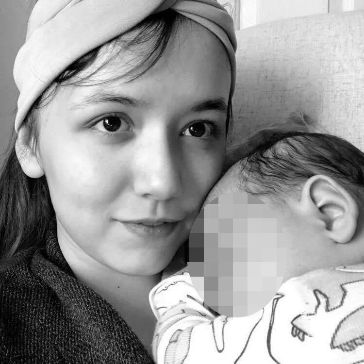 Os dois começaram um caso debaixo do mesmo teto que a mãe Os dois começaram um caso debaixo do mesmo teto que a mãe
