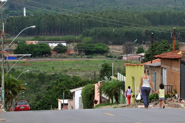 Projeto de lei prevê moradia regularizada para 50 mil pessoas no DF