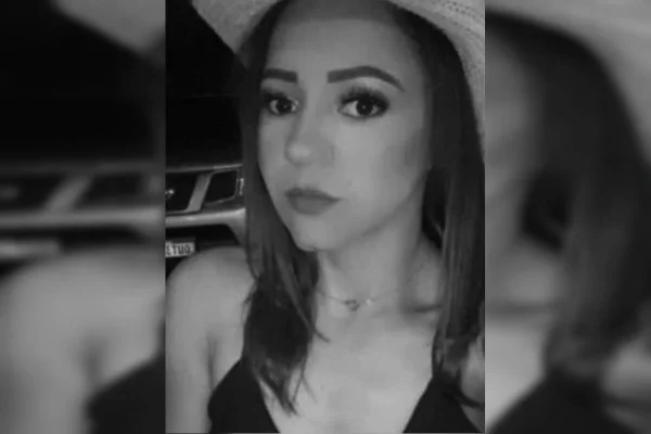 Mulher é achada morta sem roupa em um quarto; feminicida é procurado