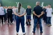 Escolas cívico-militares em São Paulo têm policiais militares atuando como monitores Escolas cívico-militares em São Paulo têm policiais militares atuando como monitores