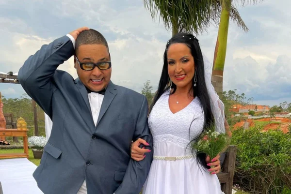 Atriz pornô Elisa Sanches “se casa” com MC e revolta fãs: entenda