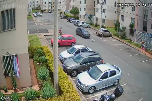 Rua de condomínio no Paranoá
