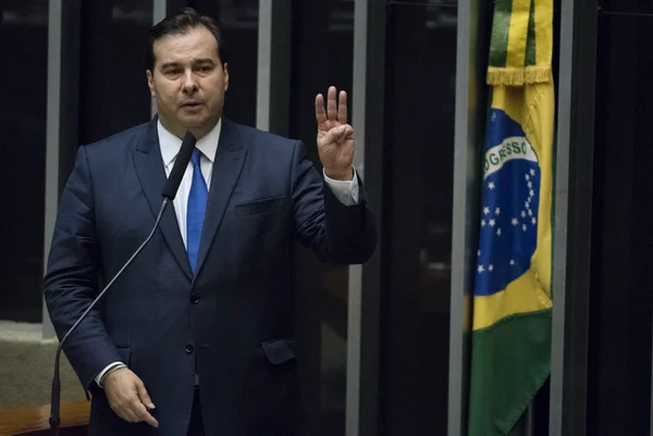 Maia assume a Presidência do Brasil e permanece até sexta-feira