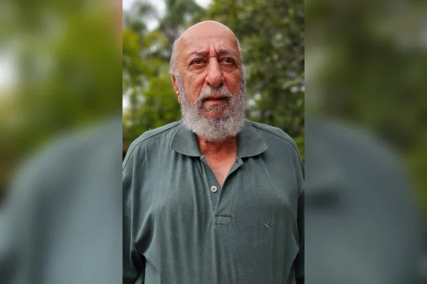 Georges Michel, de 83 anos, desenvolveu um câncer de esôfago após anos sofrendo com refluxo. Metrópoles