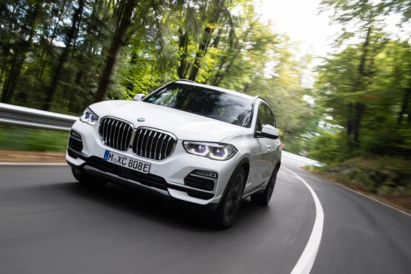 Conheça os notáveis números do novo BMW X5 Sport híbrido plug-in 