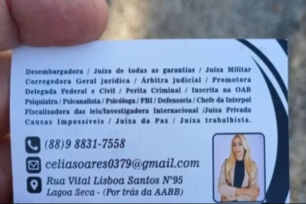 Imagem colorida de mulher que fingia ser da Interpol e do FBI - Metrópoles