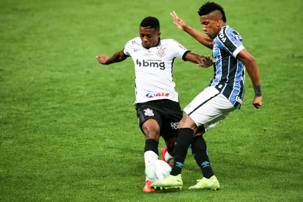 Corinthians é condenado em R$ 1,1 milhão por ação de Jonathan Cafú