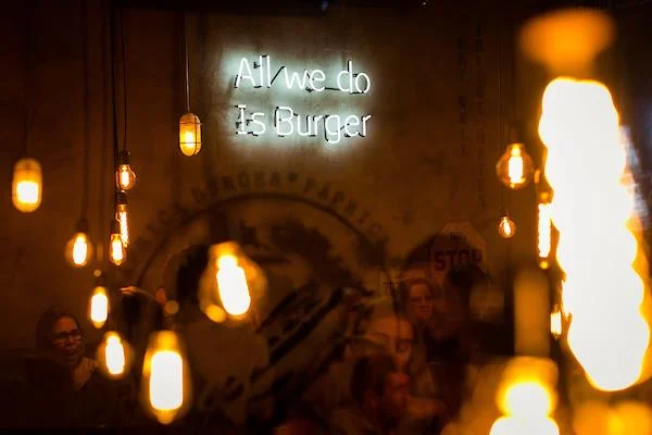 Hamburgueria Páprica Burguer abre operação em container na Asa Norte - imagem 3 Hamburgueria Páprica Burguer abre operação em container na Asa Norte - imagem 3