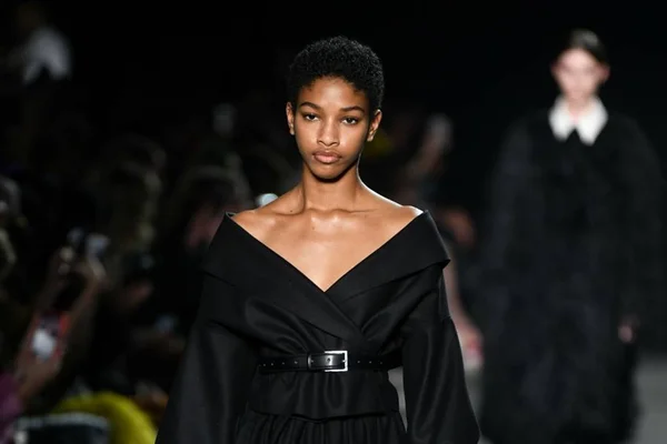 Black is back? Elle alemã se desculpa após conteúdo racista