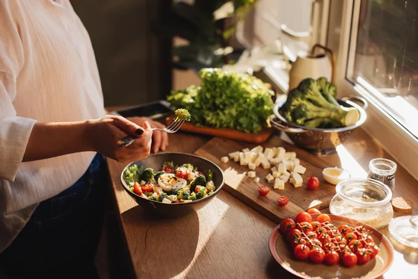 Entenda os riscos de retirar totalmente o sal da dieta