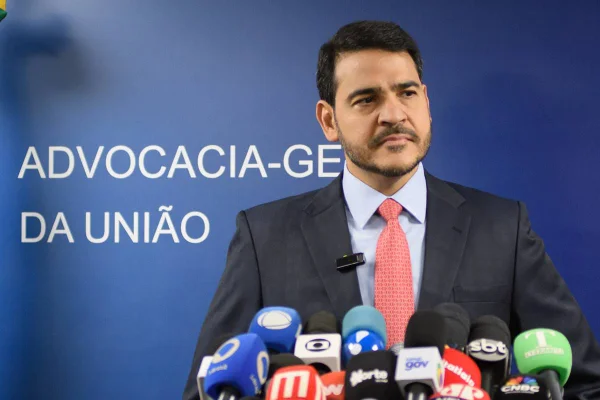 advogado-geral da União, Jorge Messias, em entrevista coletiva